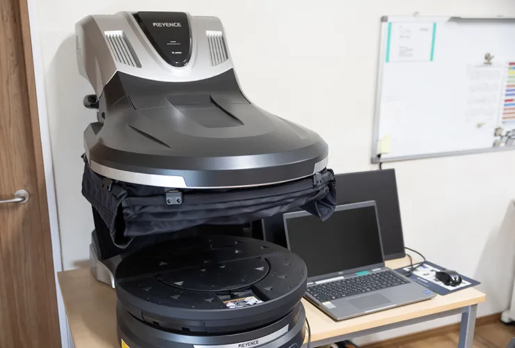 キーエンス製3Dスキャナー型三次元測定器